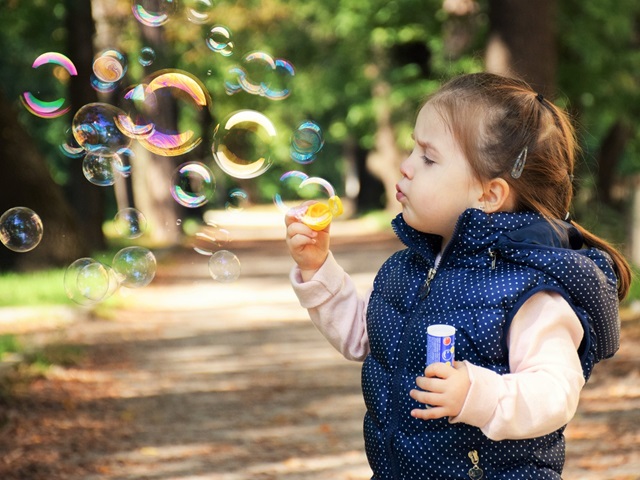 Créer et apprendre : les avantages des kits d’activités manuelles pour enfants.